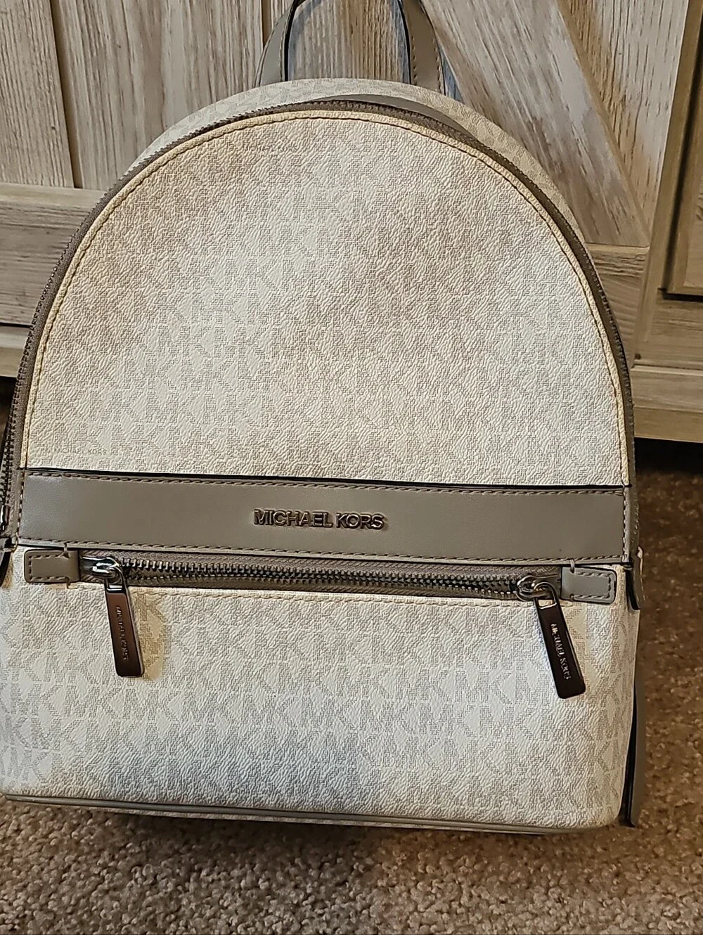 Michael Kors compact michael